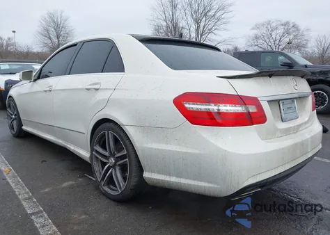 2011 Mercedes-Benz E 350 4Matic z USA, uszkodzony, nr VIN WDDHF8HB3BA374580